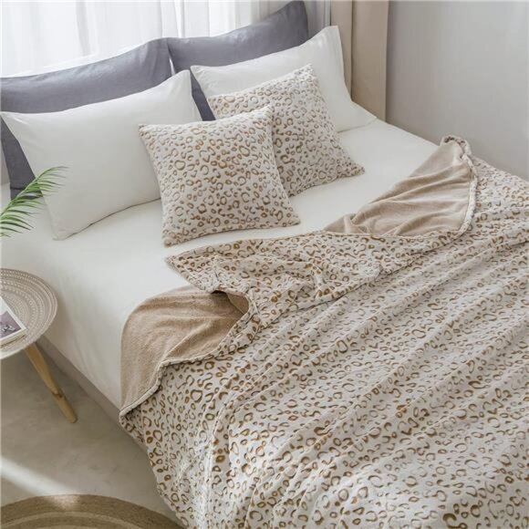 Flannel Fleece Throw Blanket with 3D Leopard Print, 50"X60", Brown - Picture 6 of 7